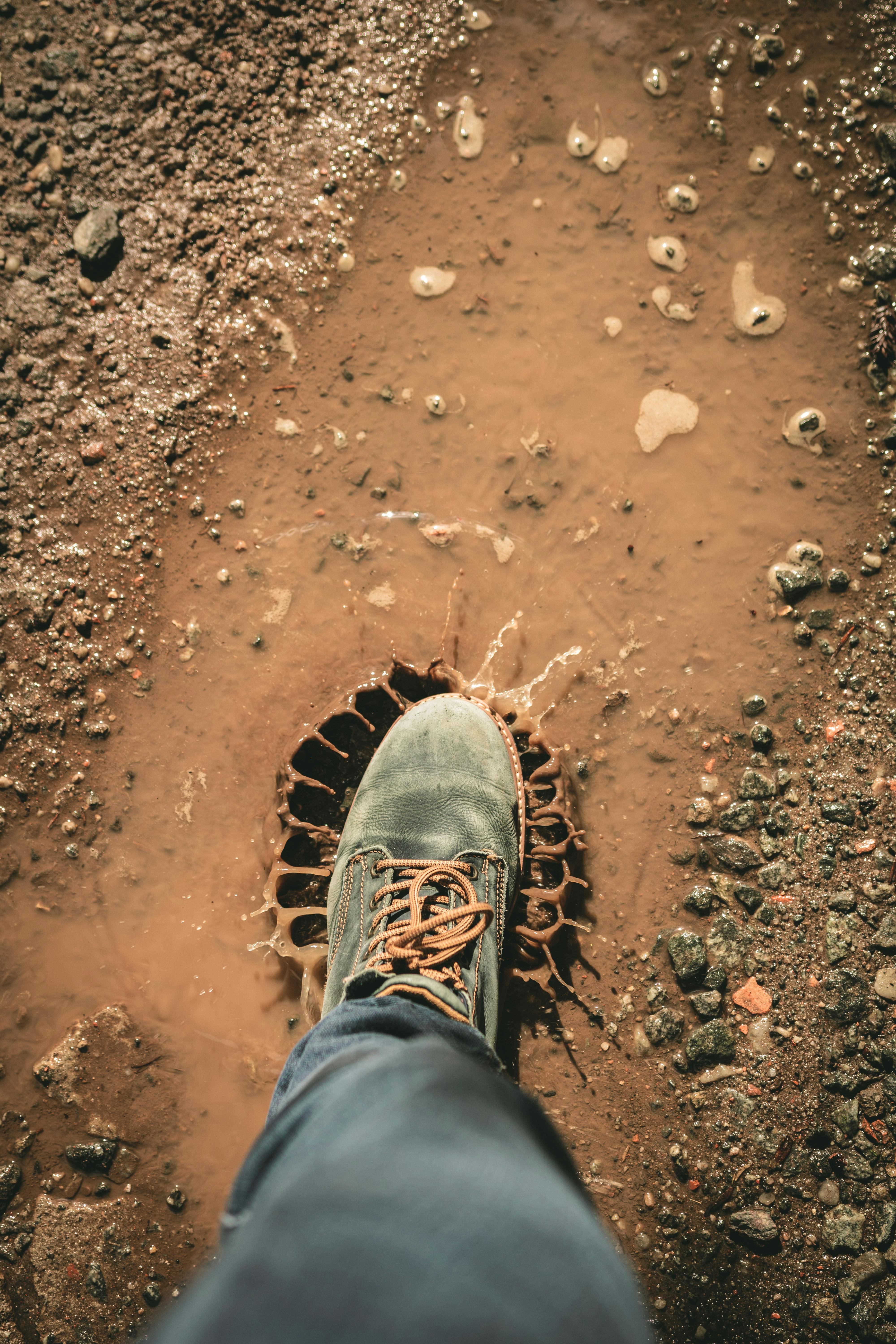 chaussure boue nature sol terre